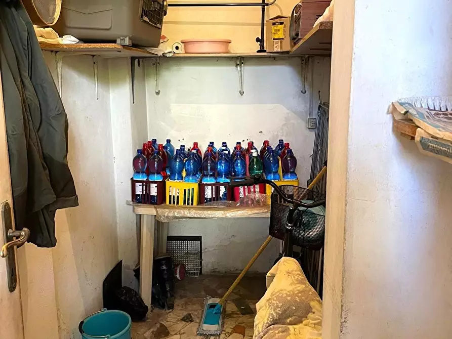 Immagine 11 di Appartamento in vendita  a Massa