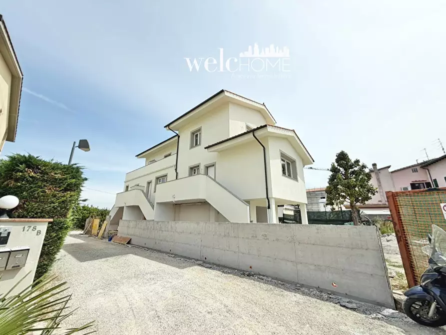 Immagine 18 di Villetta a schiera in vendita  a Campi Bisenzio
