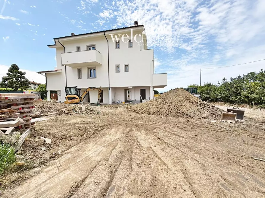 Immagine 3 di Villetta a schiera in vendita  a Campi Bisenzio