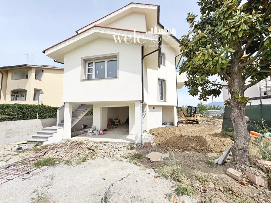 Immagine 1 di Villetta a schiera in vendita  a Campi Bisenzio