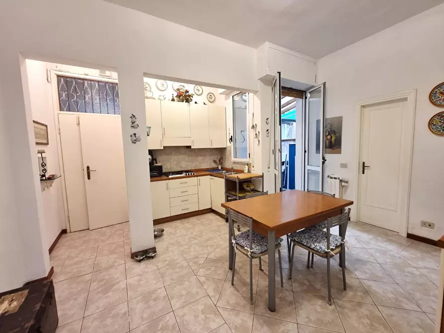 Immagine 8 di Appartamento in vendita  a Viareggio