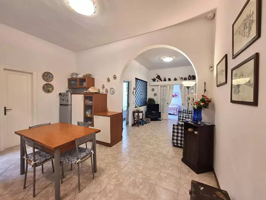 Immagine 2 di Appartamento in vendita  a Viareggio