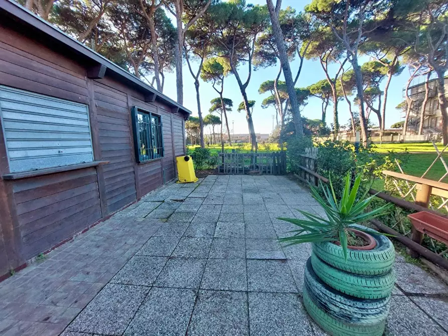 Immagine 20 di Locale commerciale in vendita  a Viareggio