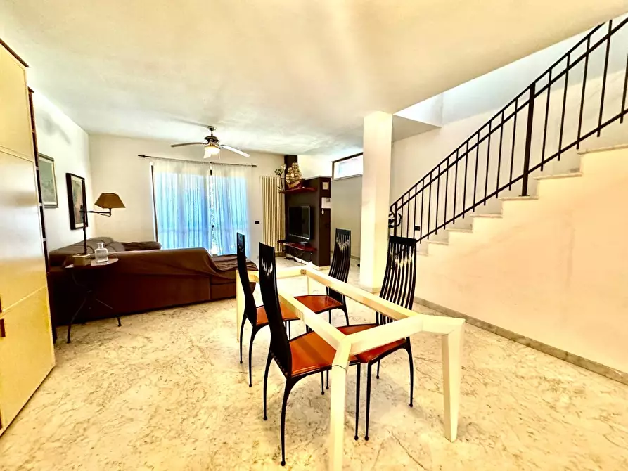 Immagine 4 di Casa indipendente in vendita  a Massa