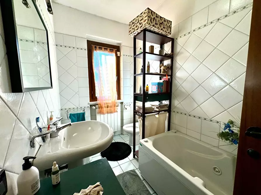 Immagine 17 di Casa indipendente in vendita  a Massa