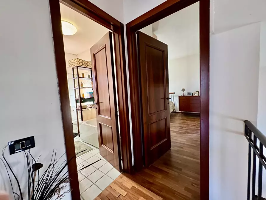 Immagine 14 di Casa indipendente in vendita  a Massa