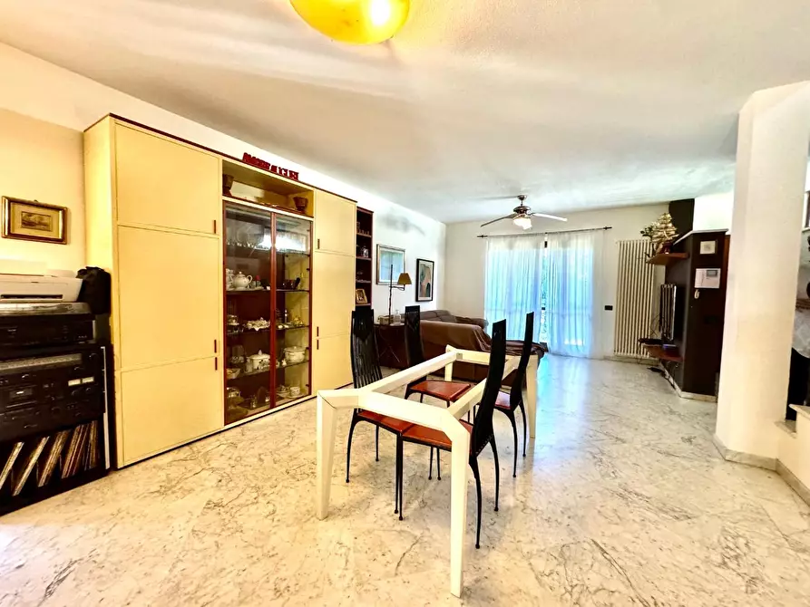 Immagine 3 di Casa indipendente in vendita  a Massa