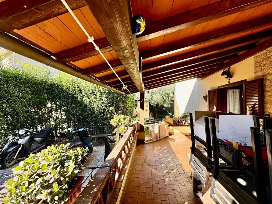 Immagine 9 di Casa indipendente in vendita  a Massa