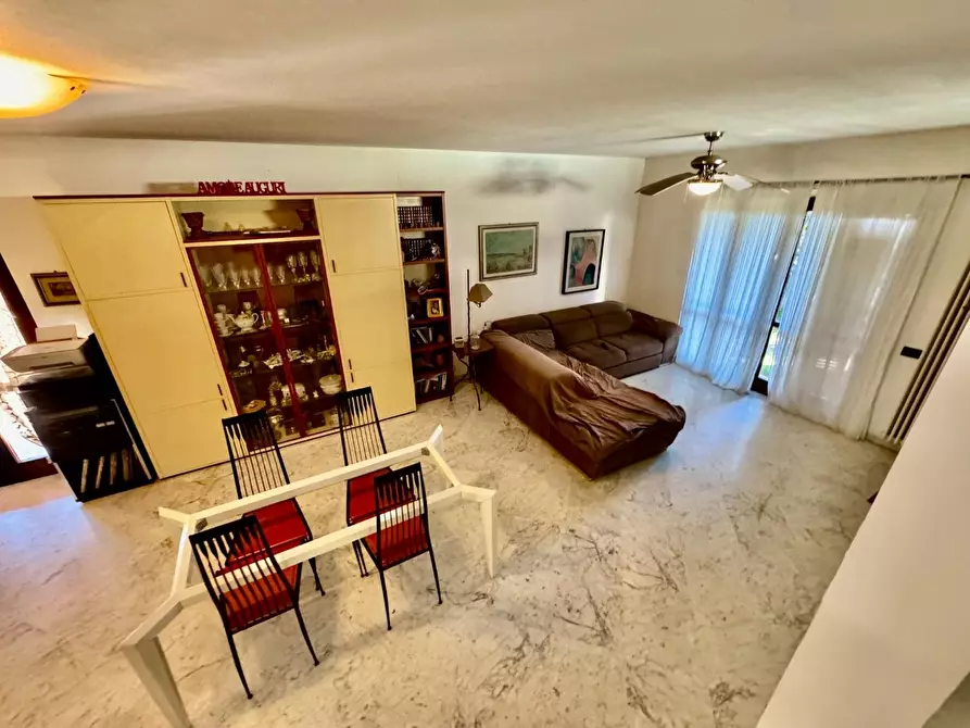 Immagine 2 di Casa indipendente in vendita  a Massa