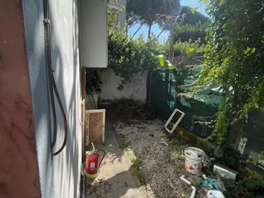 Immagine 4 di Villa in vendita  a Pisa