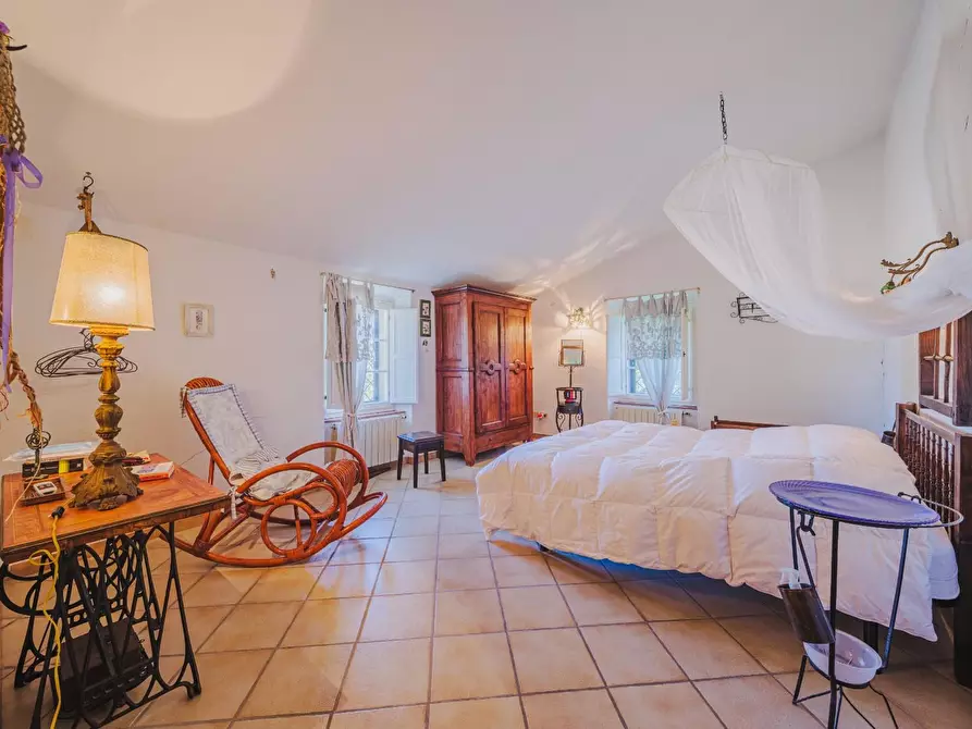 Immagine 33 di Casa colonica in vendita  a Volterra