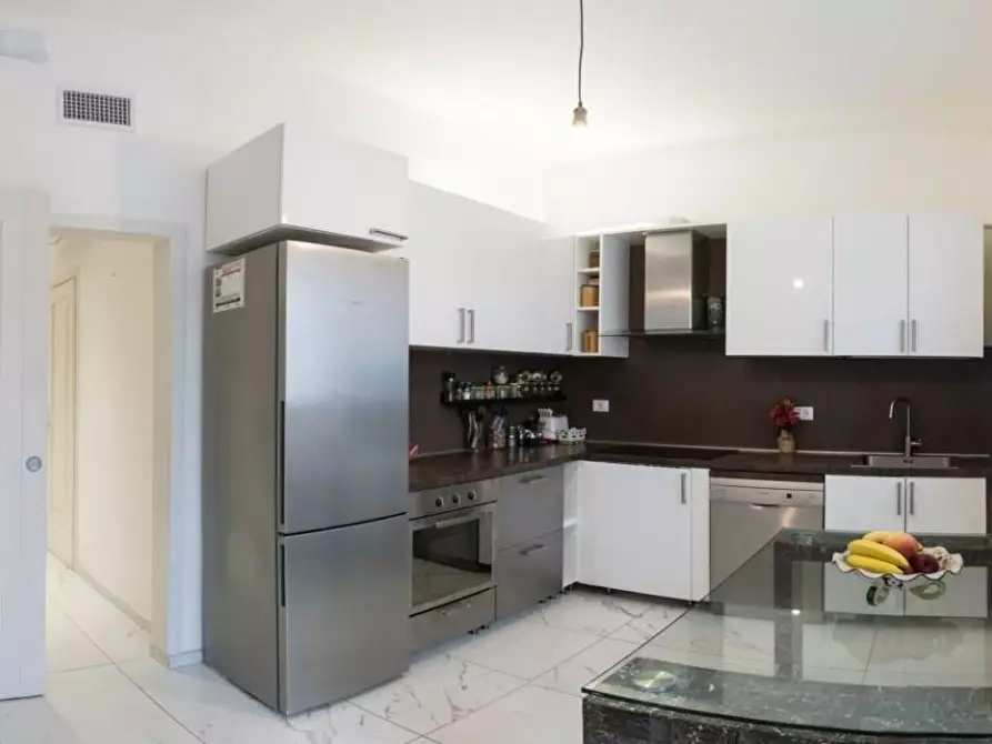 Immagine 10 di Appartamento in vendita  a Viareggio