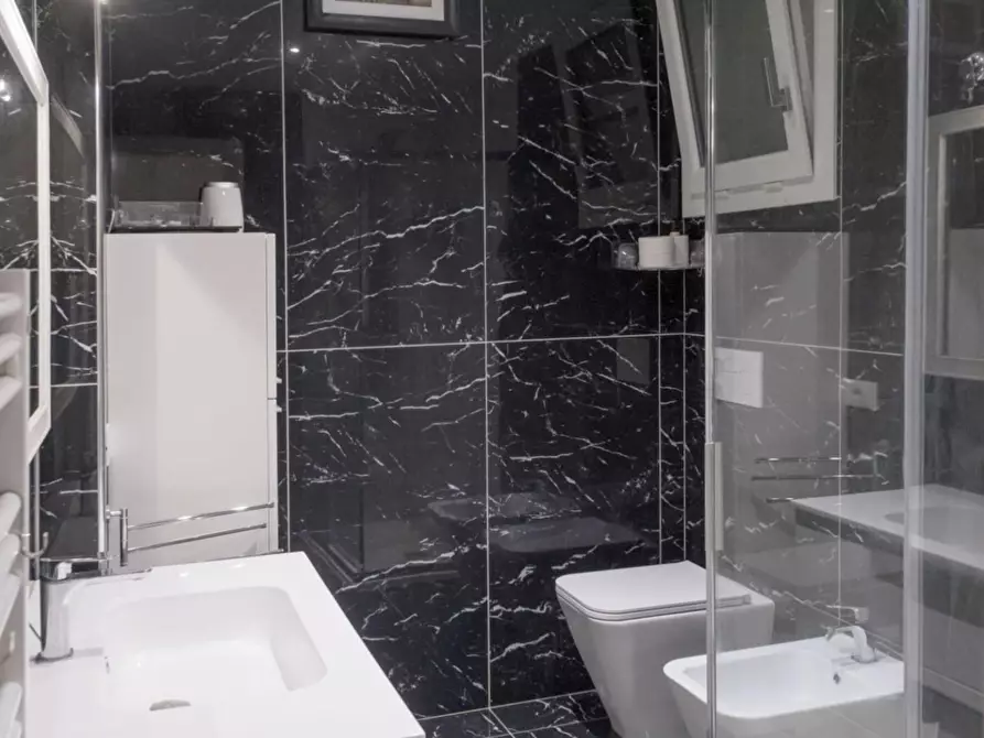 Immagine 14 di Appartamento in vendita  a Viareggio