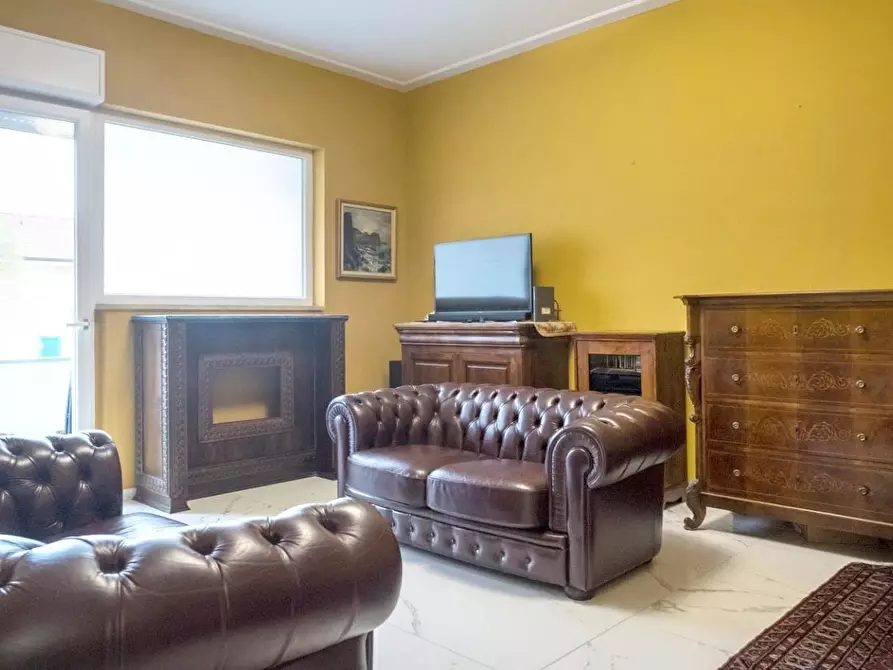 Immagine 1 di Appartamento in vendita  a Viareggio