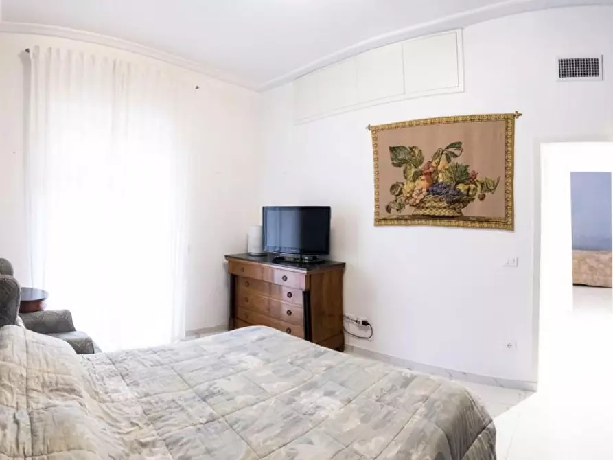 Immagine 13 di Appartamento in vendita  a Viareggio