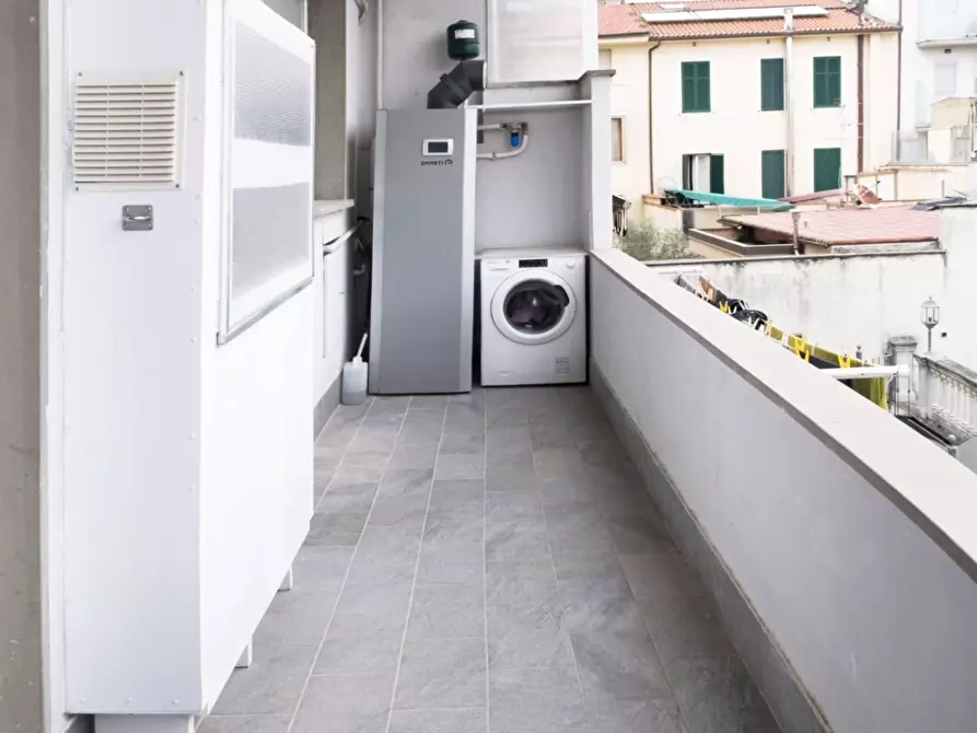 Immagine 5 di Appartamento in vendita  a Viareggio