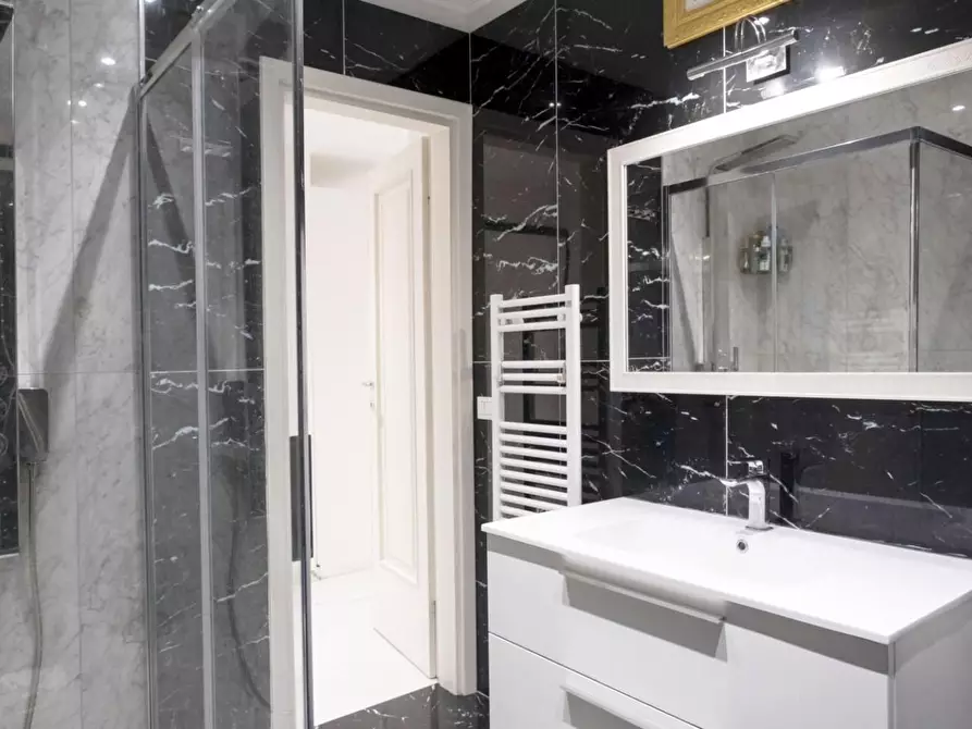 Immagine 15 di Appartamento in vendita  a Viareggio