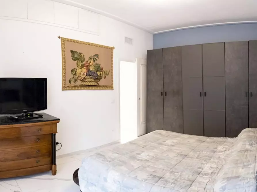 Immagine 12 di Appartamento in vendita  a Viareggio