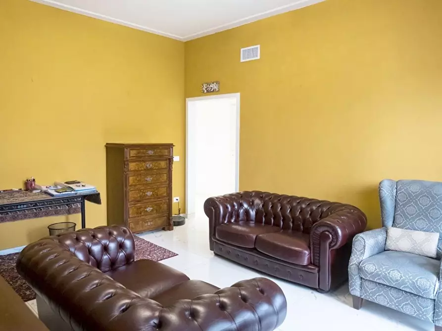 Immagine 2 di Appartamento in vendita  a Viareggio