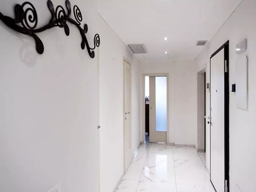 Immagine 7 di Appartamento in vendita  a Viareggio