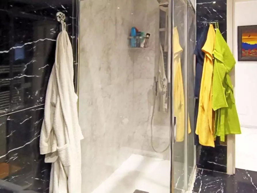 Immagine 17 di Appartamento in vendita  a Viareggio