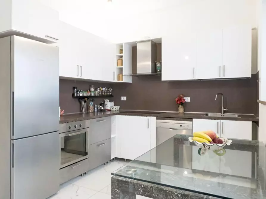 Immagine 9 di Appartamento in vendita  a Viareggio