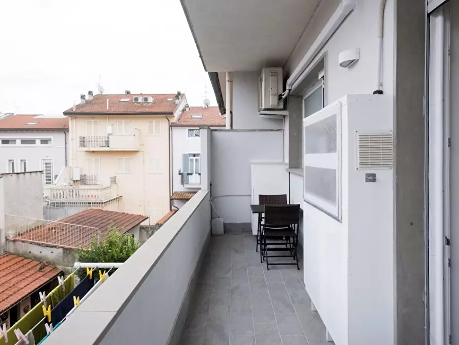 Immagine 4 di Appartamento in vendita  a Viareggio