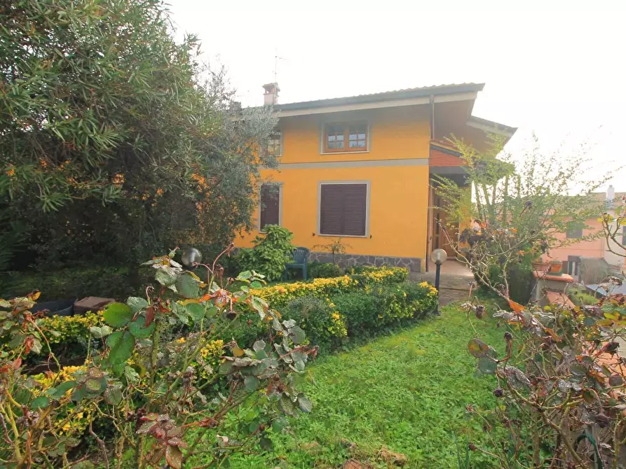 Immagine 11 di Casa bifamiliare in vendita  a Lamporecchio