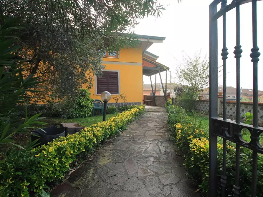 Immagine 2 di Casa bifamiliare in vendita  a Lamporecchio