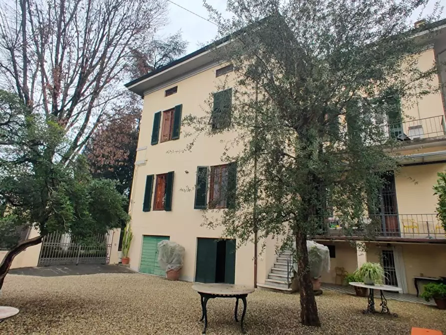 Immagine 4 di Appartamento in vendita  a Lucca