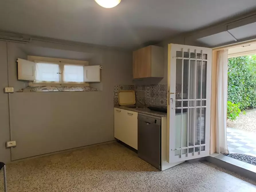 Immagine 6 di Appartamento in vendita  a Lucca