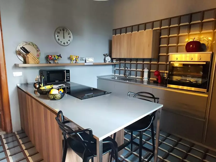 Immagine 16 di Appartamento in vendita  a Lucca