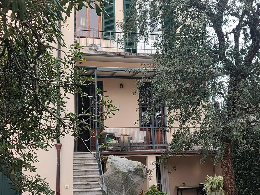 Immagine 3 di Appartamento in vendita  a Lucca