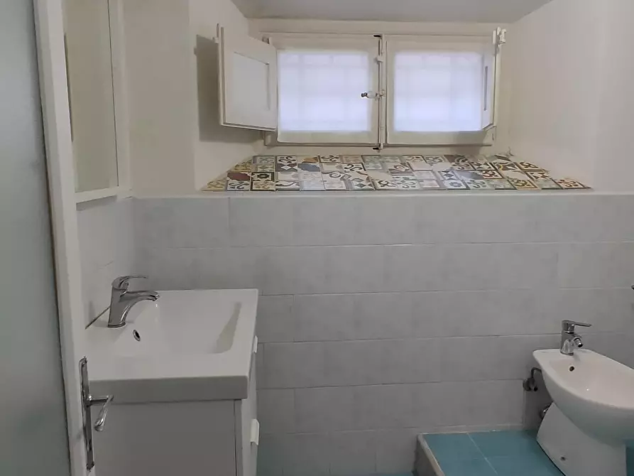 Immagine 7 di Appartamento in vendita  a Lucca