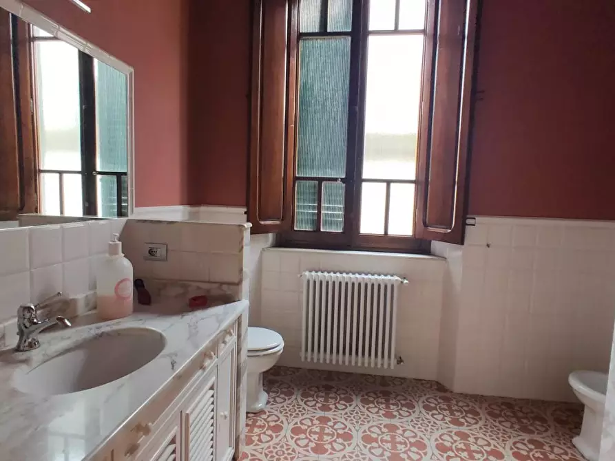 Immagine 17 di Appartamento in vendita  a Lucca