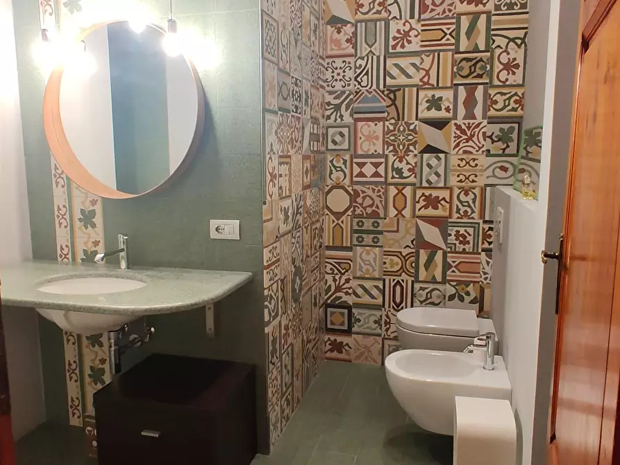 Immagine 21 di Appartamento in vendita  a Lucca