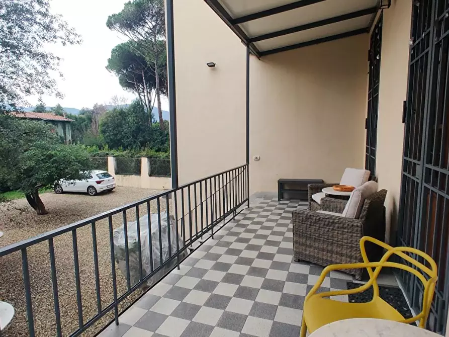 Immagine 9 di Appartamento in vendita  a Lucca