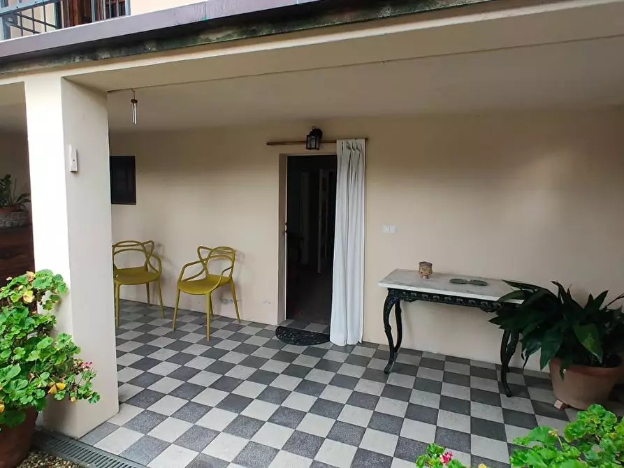 Immagine 5 di Appartamento in vendita  a Lucca