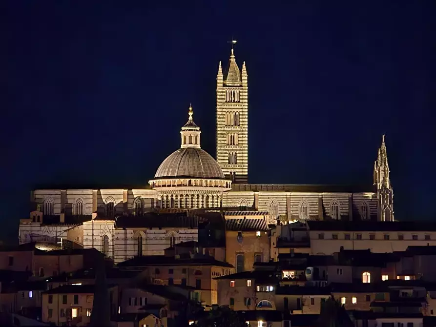 Immagine 1 di Appartamento in vendita  a Siena