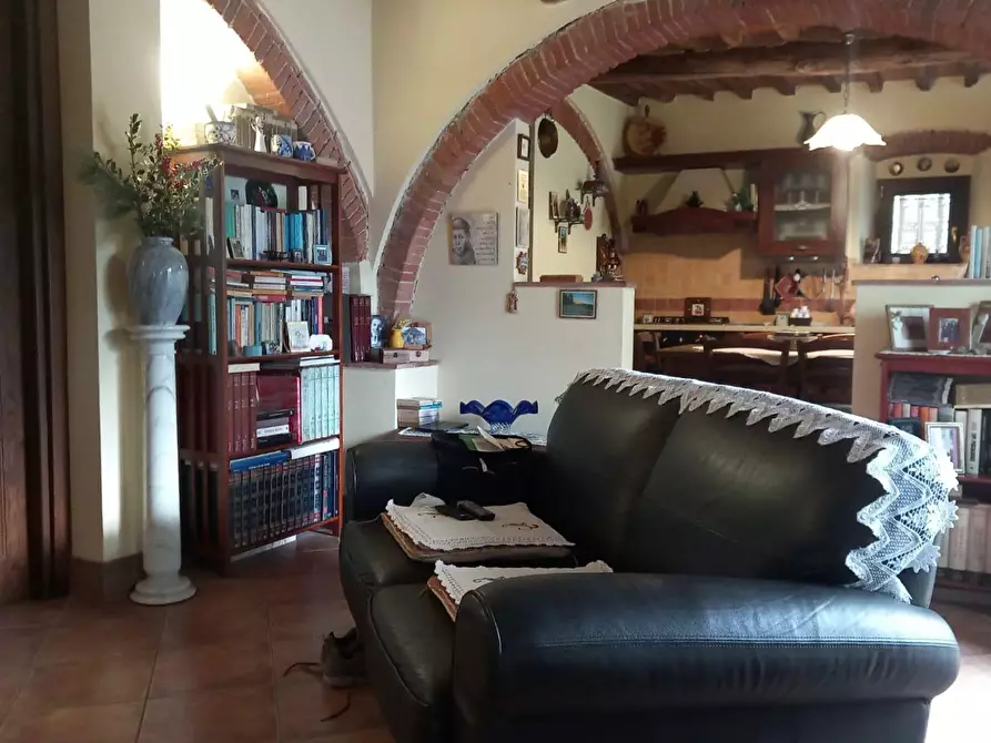 Immagine 1 di Casa semindipendente in vendita  a Carrara