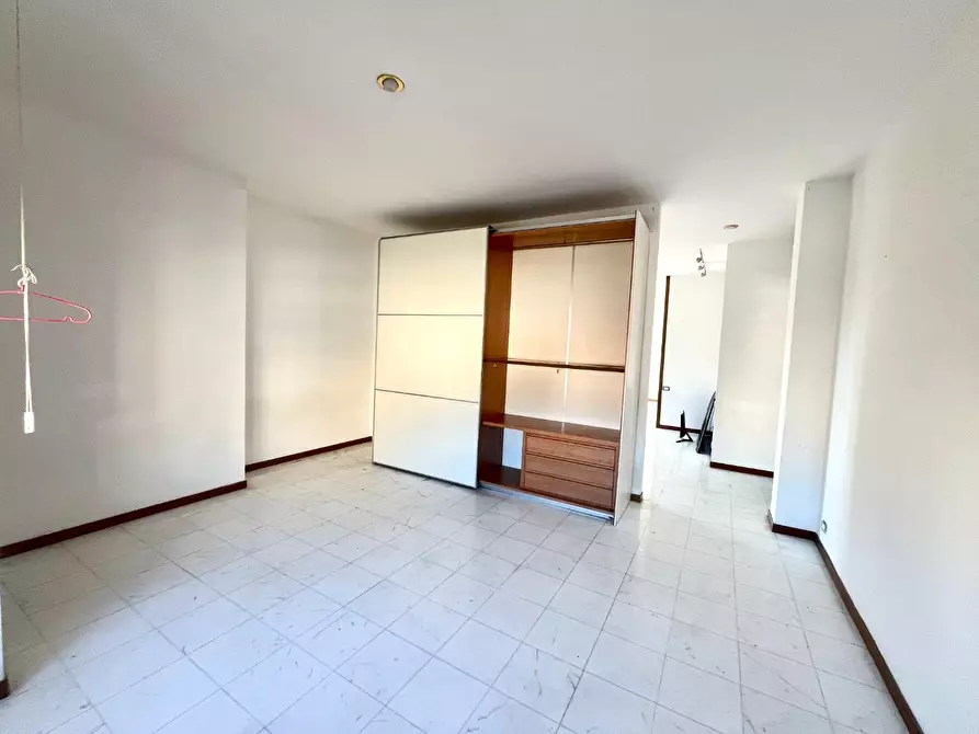 Immagine 15 di Appartamento in vendita  a Massa