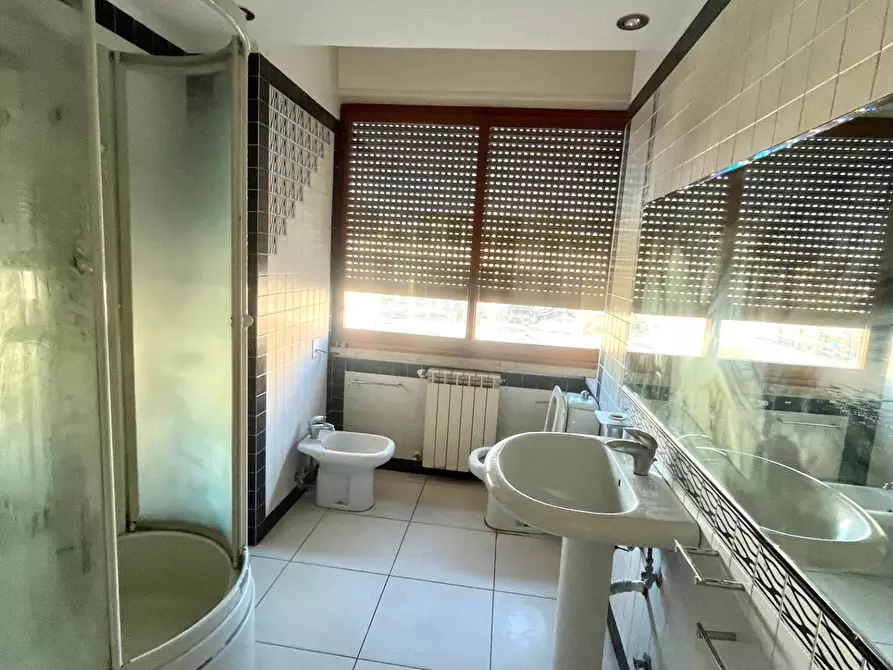 Immagine 17 di Appartamento in vendita  a Massa