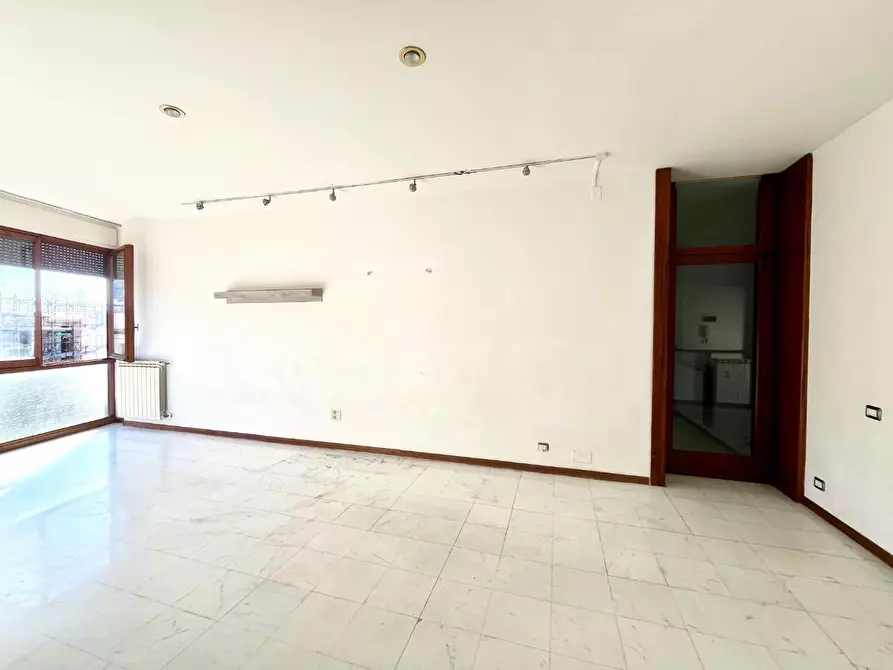 Immagine 10 di Appartamento in vendita  a Massa