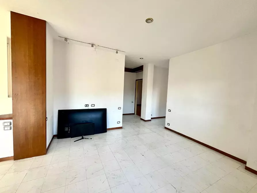 Immagine 9 di Appartamento in vendita  a Massa