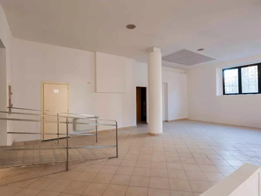 Immagine 7 di Negozio in vendita  a Poggibonsi