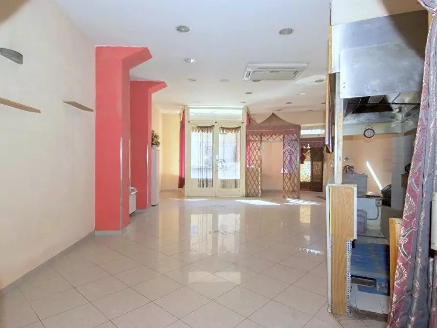 Immagine 12 di Negozio in vendita  a Poggibonsi