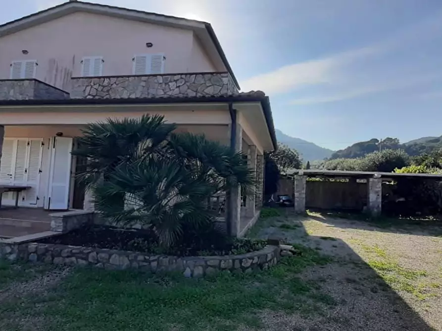 Immagine 1 di Villa in vendita  a Portoferraio