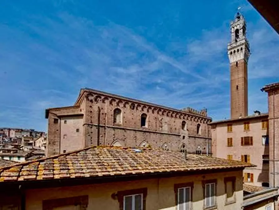 Immagine 1 di Appartamento in vendita  a Siena