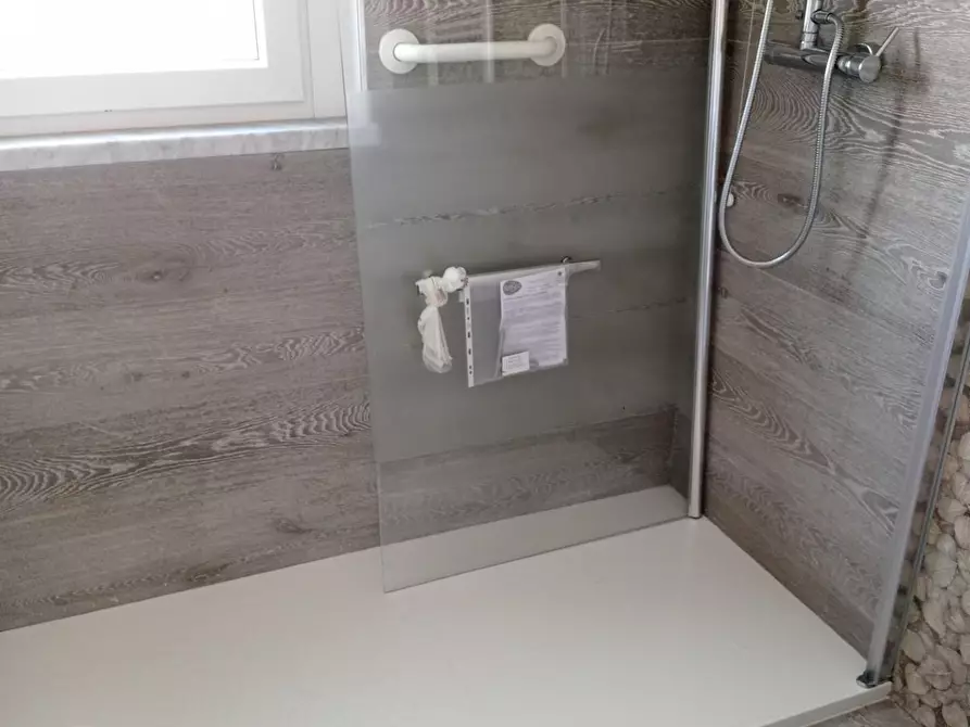 Immagine 11 di Appartamento in vendita  a Massa