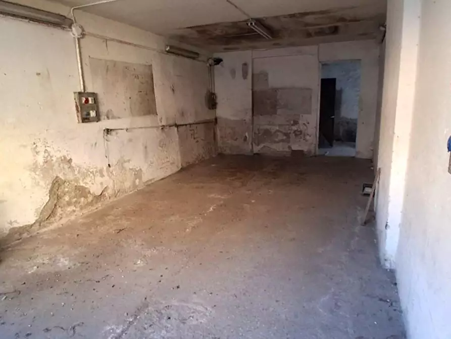 Immagine 6 di Magazzino in vendita  a Lucca